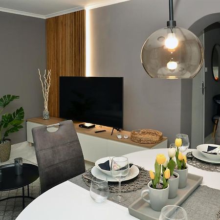 Bence Castle House Apartment เอ็กเกอร์ ภายนอก รูปภาพ