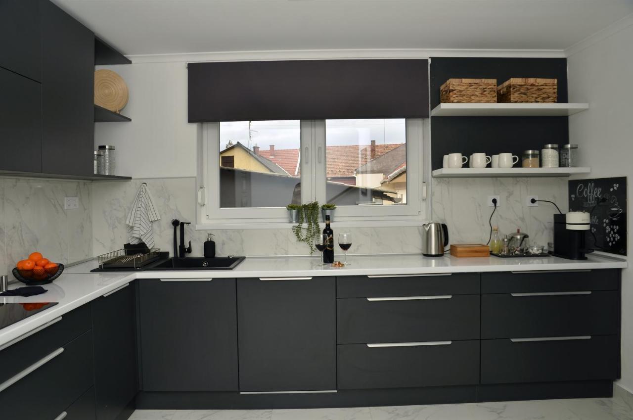 Bence Castle House Apartment เอ็กเกอร์ ภายนอก รูปภาพ