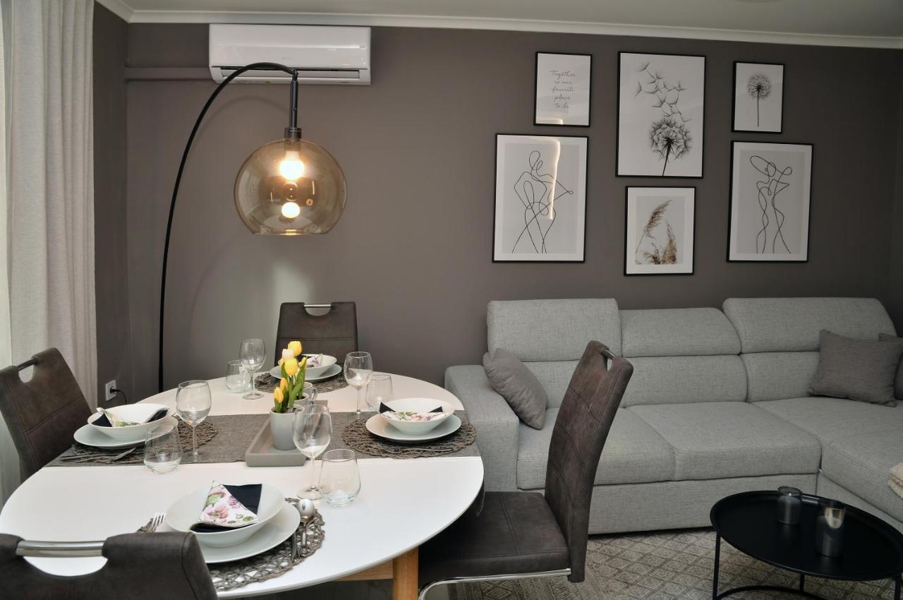 Bence Castle House Apartment เอ็กเกอร์ ภายนอก รูปภาพ