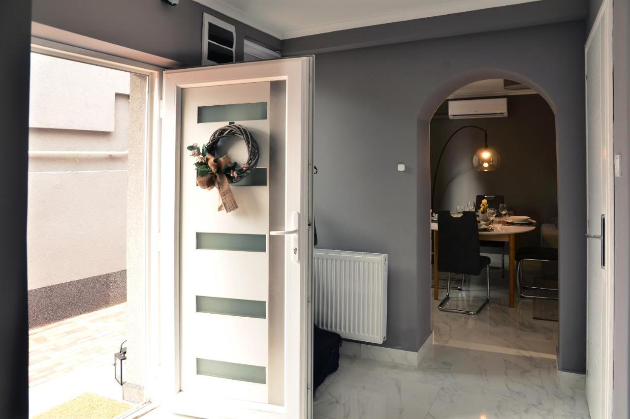 Bence Castle House Apartment เอ็กเกอร์ ภายนอก รูปภาพ