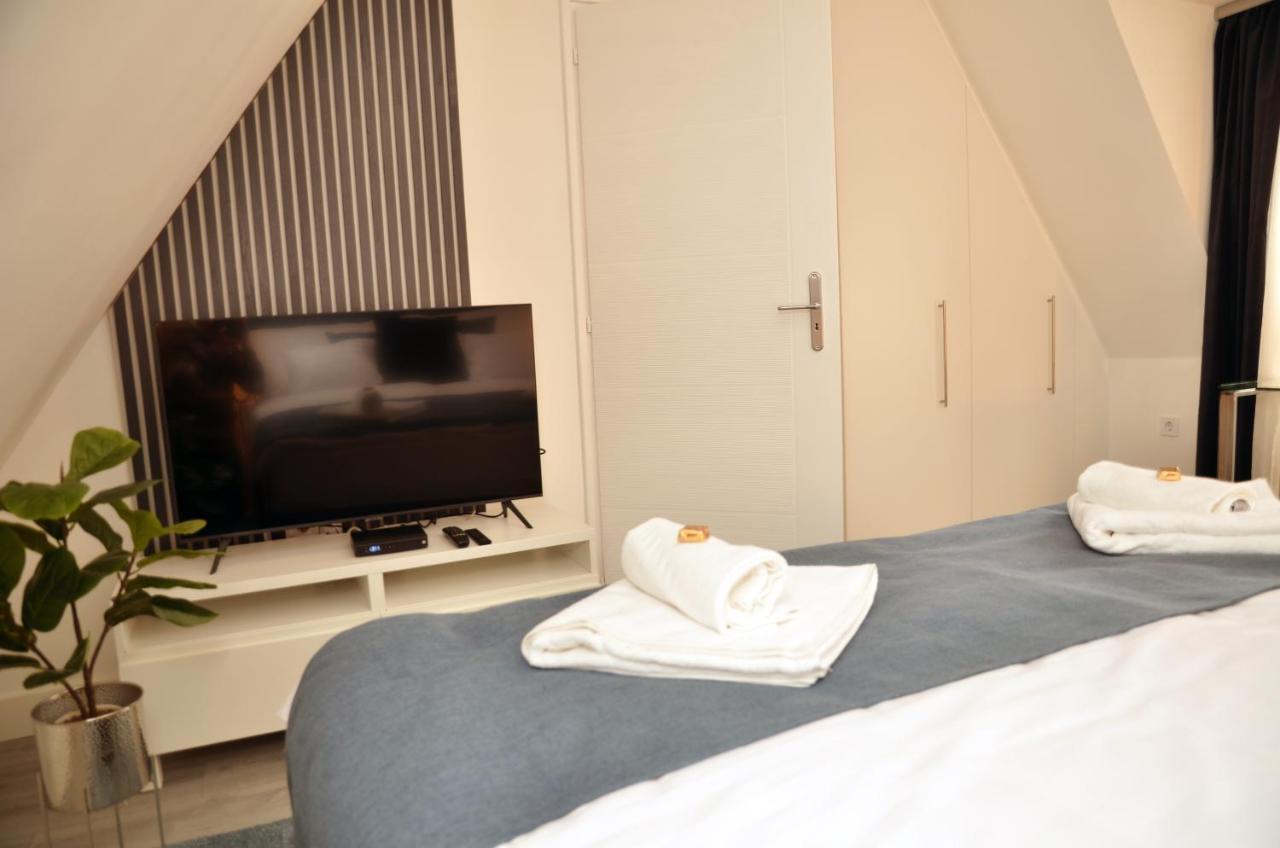 Bence Castle House Apartment เอ็กเกอร์ ภายนอก รูปภาพ