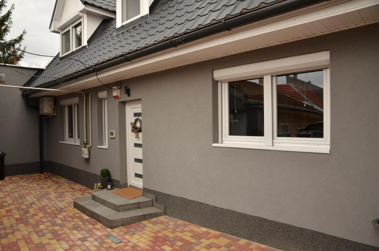 Bence Castle House Apartment เอ็กเกอร์ ภายนอก รูปภาพ