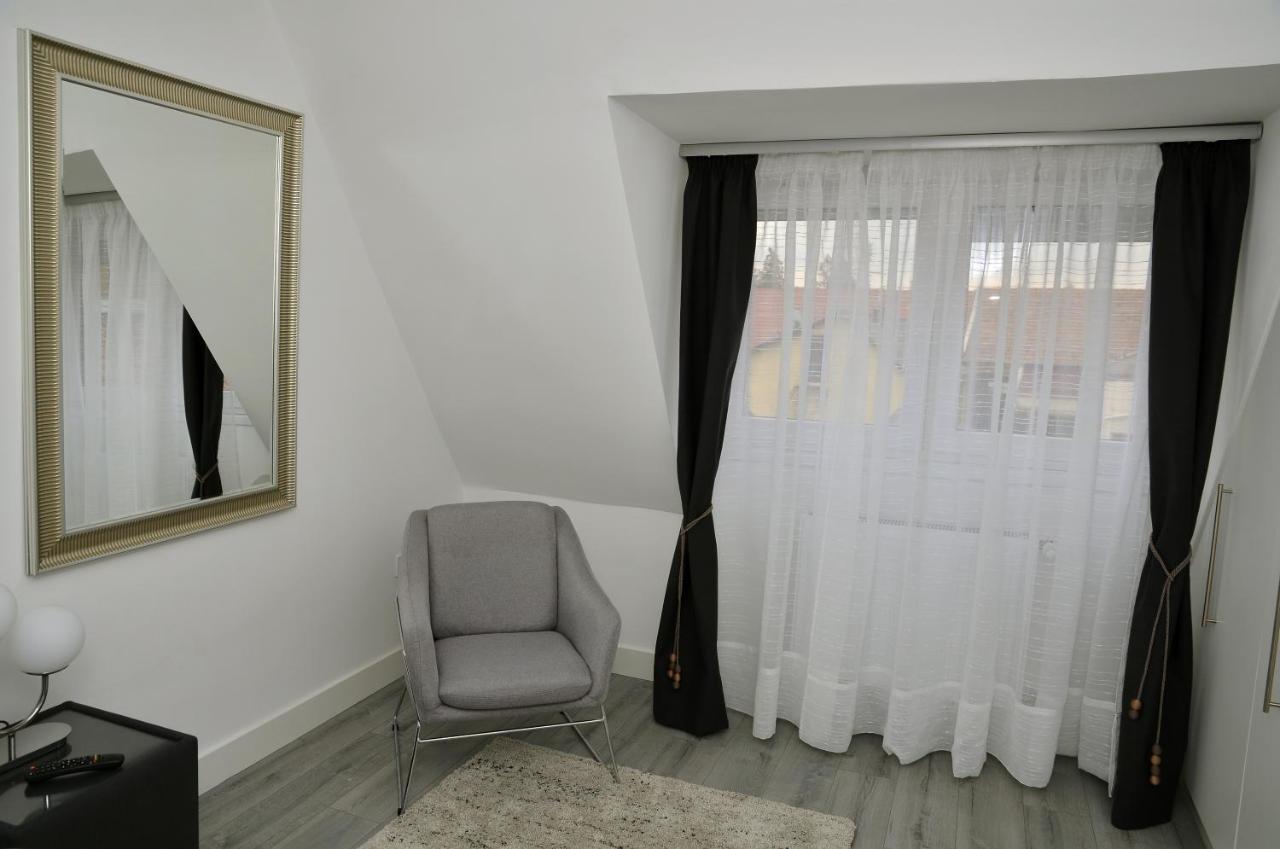 Bence Castle House Apartment เอ็กเกอร์ ภายนอก รูปภาพ