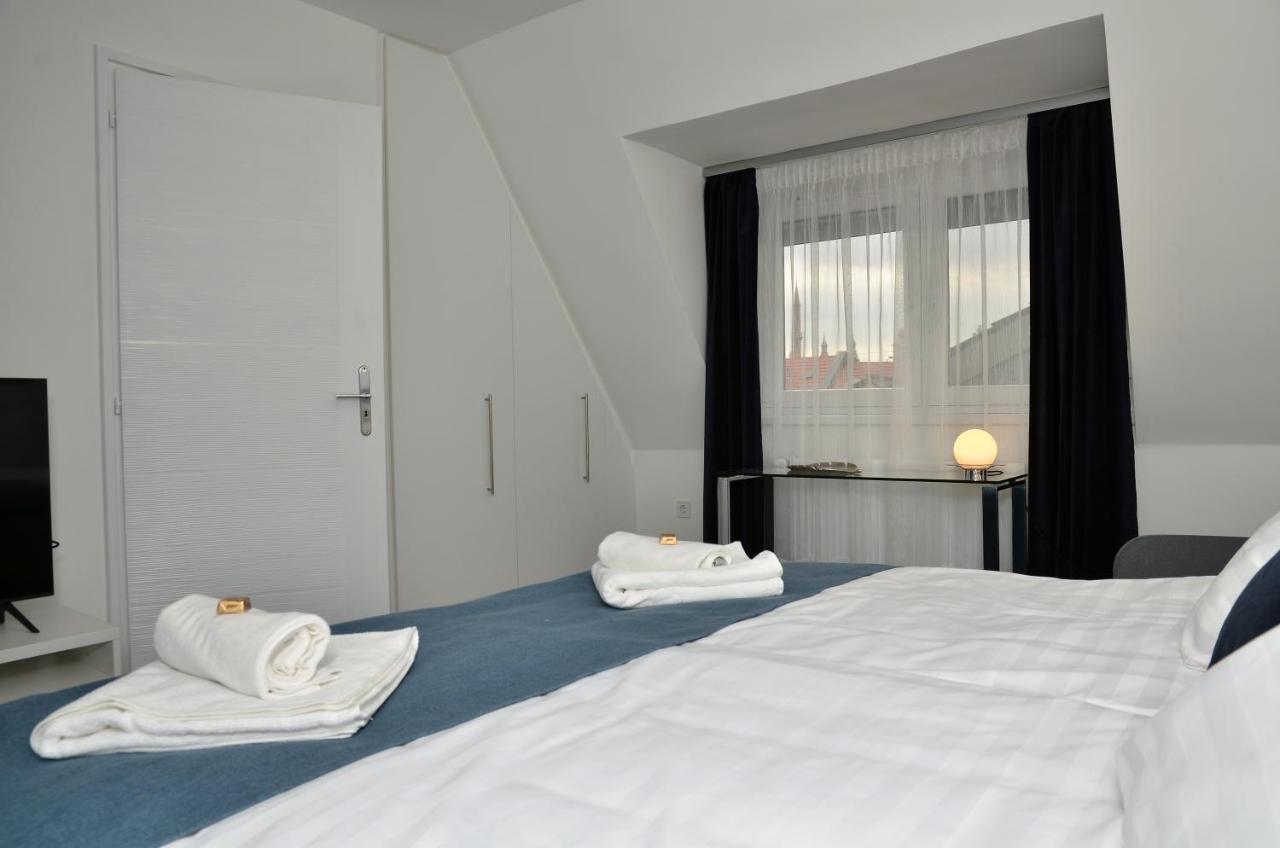 Bence Castle House Apartment เอ็กเกอร์ ภายนอก รูปภาพ