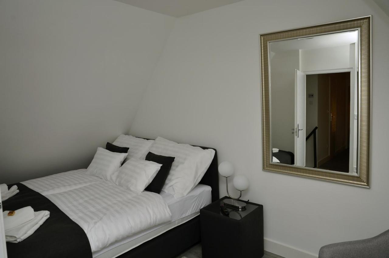 Bence Castle House Apartment เอ็กเกอร์ ภายนอก รูปภาพ